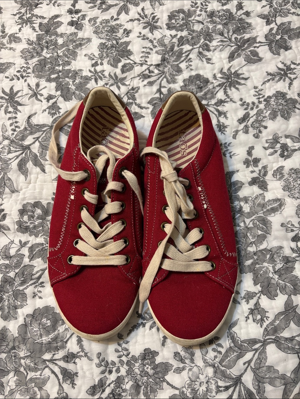 Taos Red Canvas Lace-Up Women's Sneakers